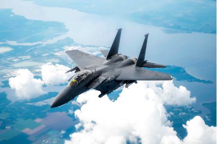 外媒爆B-2轰炸机撤回美国本土后美空军已派遣至少4架F-15前往印度洋迭戈加西亚岛