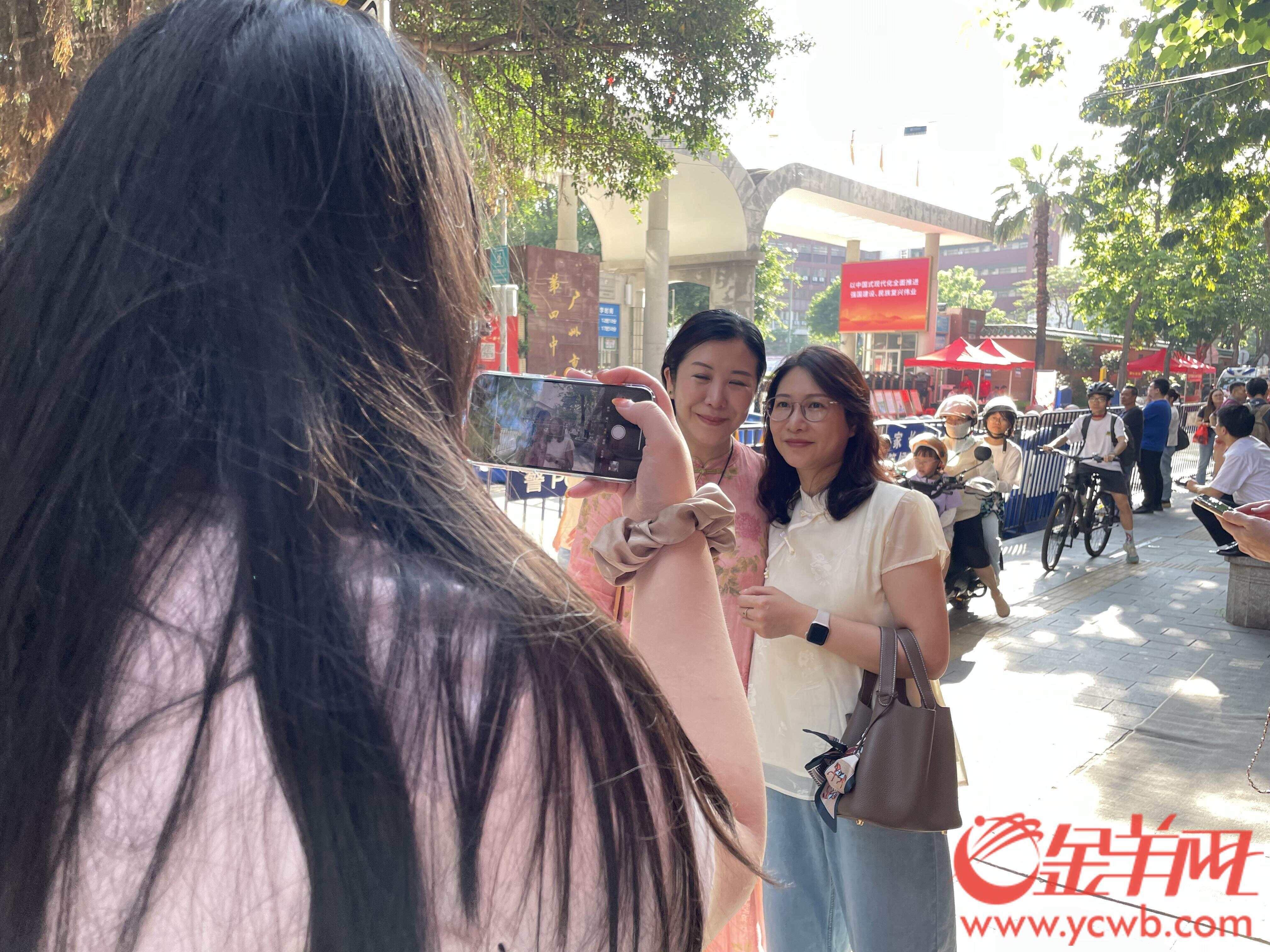 |凯发娱乐登录真人美女荷官考点暖心助威助力广州荔湾学子旗开得胜